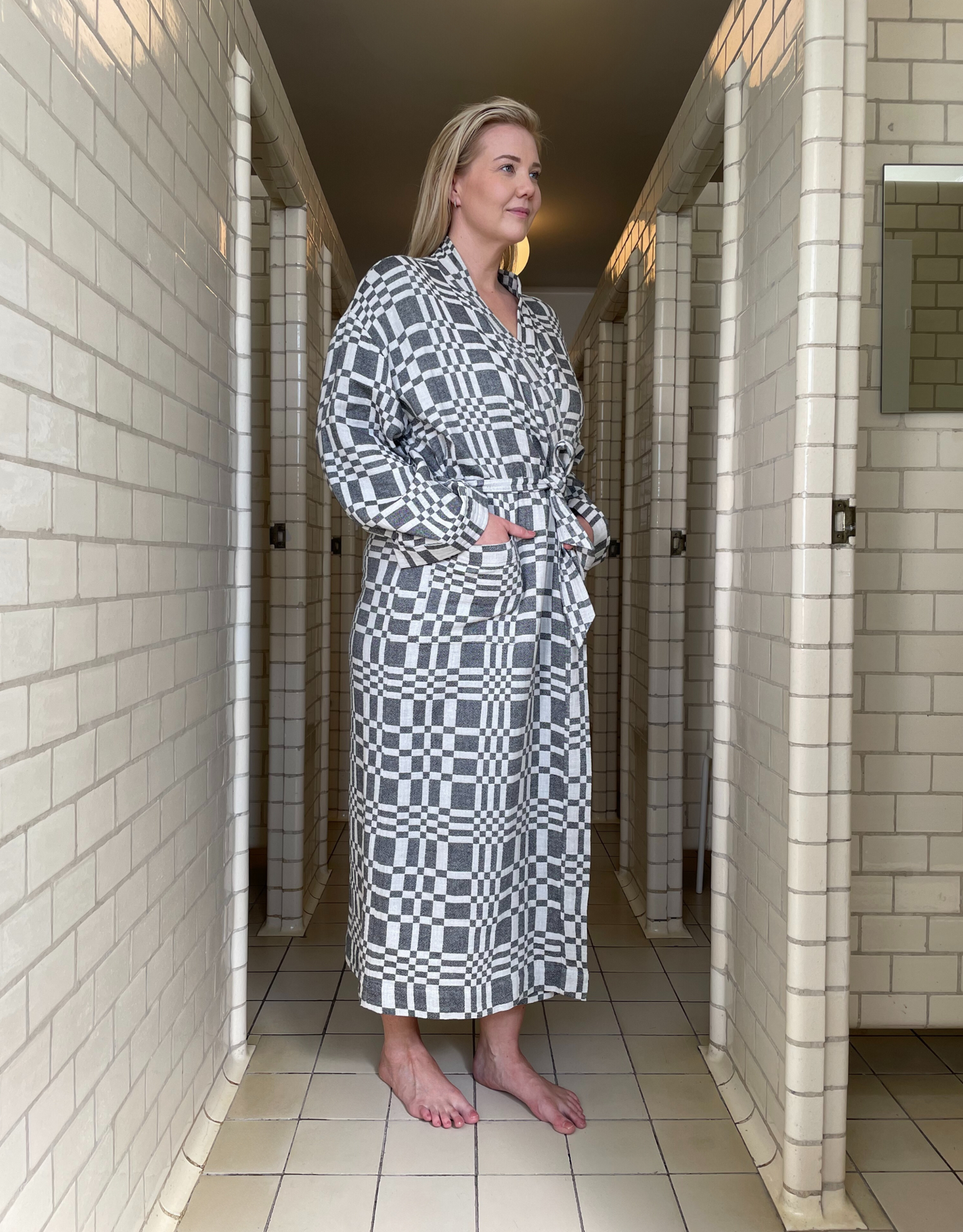 Bathrobe in Check-Box pattern BLACK