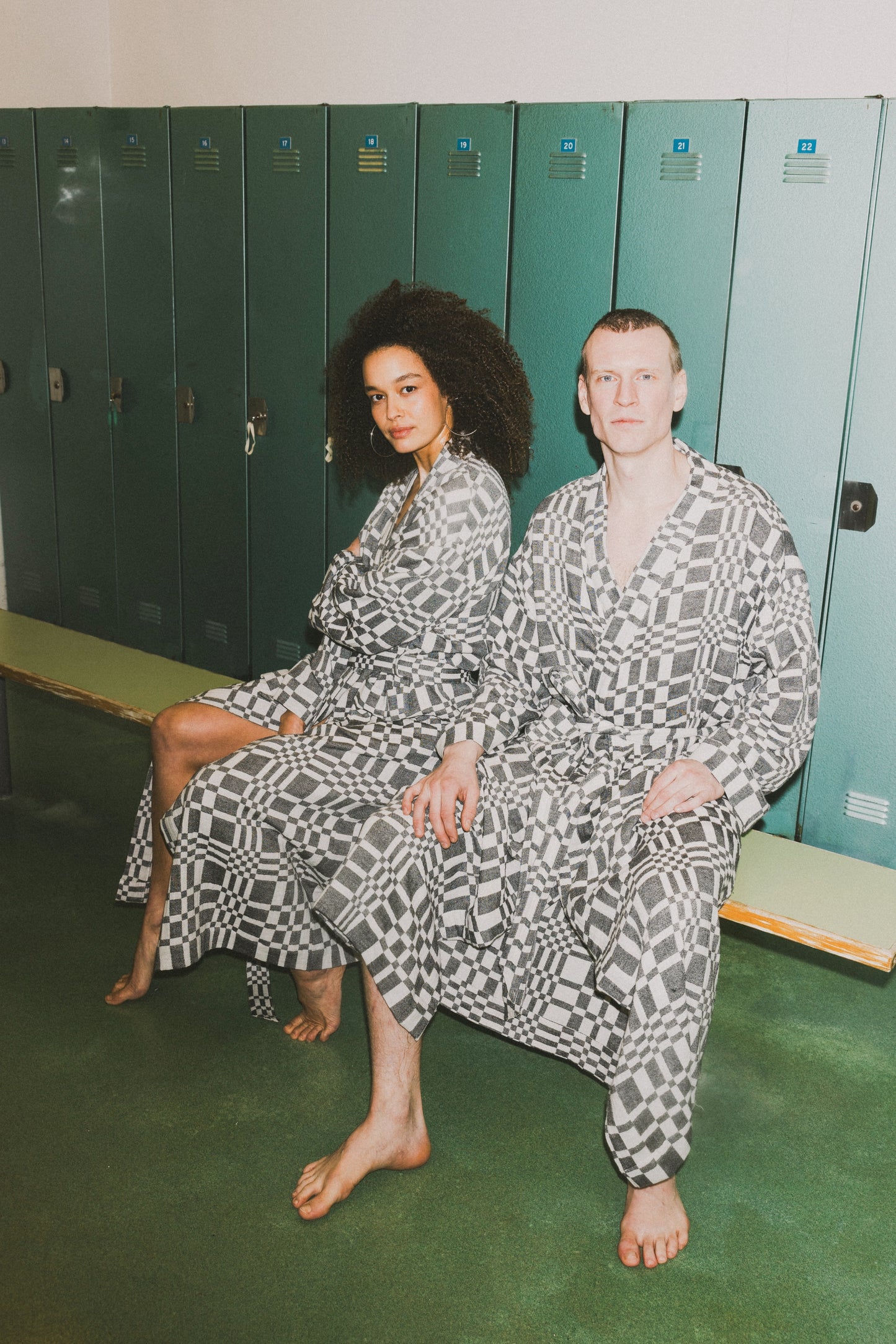 Bathrobe in Check-Box pattern BLACK